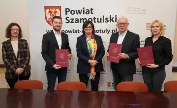 Powiat Szamotulski wspiera rozwój sportu - podpisanie umowy z MKS Błękitni